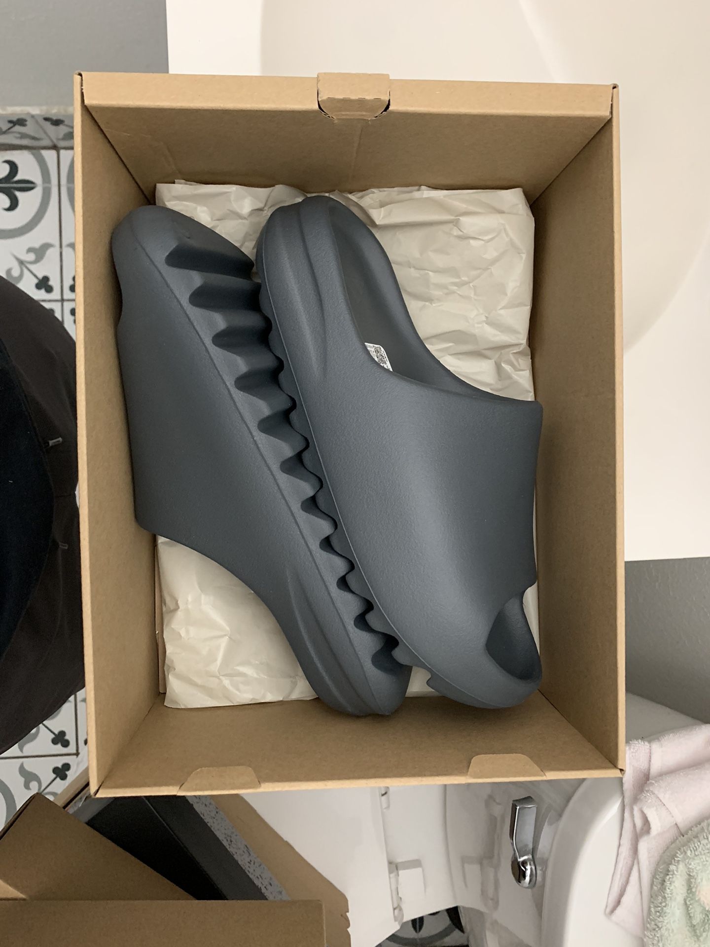Ds Adidas Yeezy Slide Slate Grey Size 9 - laplaya.ma