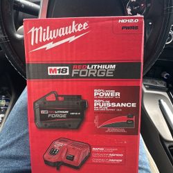 🔥 Milwaukee M18 REDLITHIUM FORGE HD12.0 + Cargador Rápido 🔥  💥 NUEVO – en caja 💥 Batería de alto rendimiento HD12.0 FORGE 💥 50% más potencia que 
