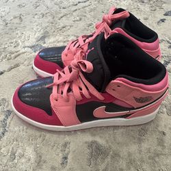 Air Jordan 1 Mid  - 554725 662 - Coral / Black - Pinksicle - 4y