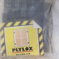 Plylox Hurricane Clips