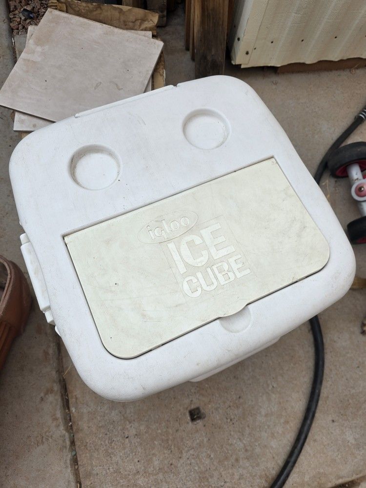 2 Nesting Cube Coolers