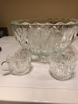 Vintage Punch Bowl w 8 cups
