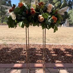 Elegant / Beautiful Gold Flower Stands