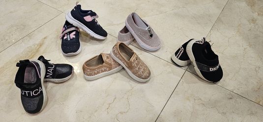 Kids Shoes Like New Size 6/8 ( 1-2t)