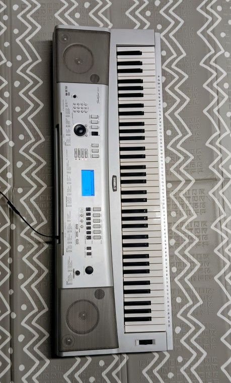 Yamaha DGX-230
Portable Grand Piano/Keyboard
in perfect condition