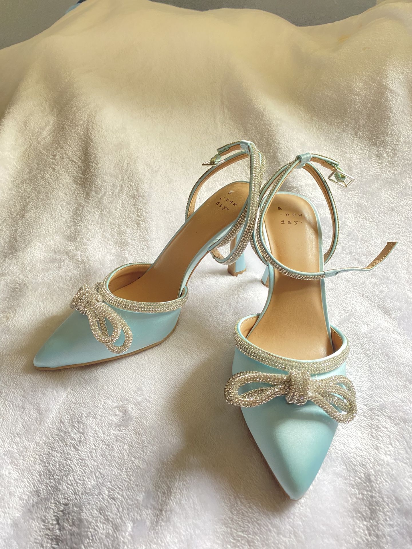 Turquoise Diamond Bow Heels