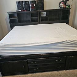 Full Size Bed And Dresser 