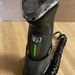 Remington R-5130 Men's Electric Shaver With Charger. 