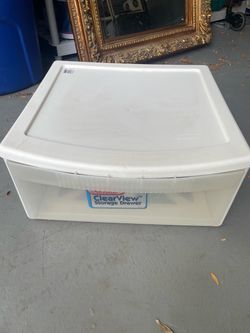 Plastic storage set
