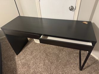 Desk w/Drawers