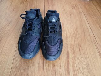 Nike hurache shoes