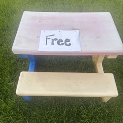 Free toddler Picnic Table In Rancho Bernardo
