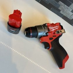 Milwaukee M12 Hammer Drill Battery New $85