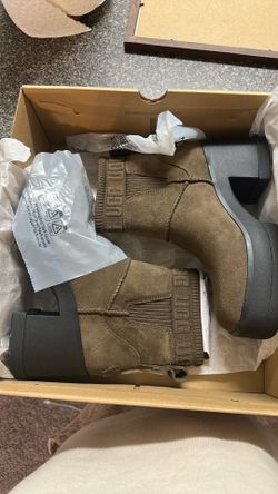 UGG Moxy Chelsea boots $130 OBO