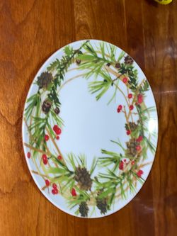 Hallmark mistletoe Christmas plate