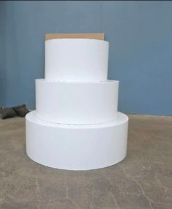 3-tier cake-shaped pedestal for parties