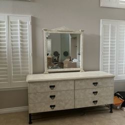 Dresser & Mirror Set