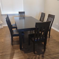Nice Clean Dining Table Fairly New With Chairs