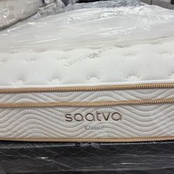 California King Saatva Mattress Includes Boxsprings 