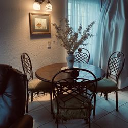 Look! Gorgeous, Sturdy Clean Dining Set! 