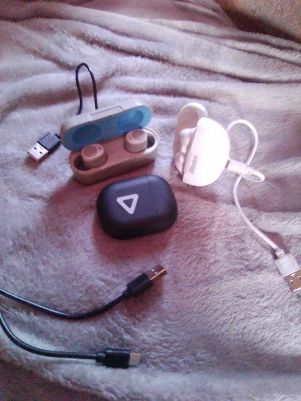 Bluetooth Headphones Bundle!!