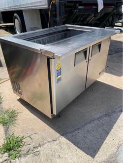 Everest EPBR2 Commercial Refrigerated Sandwich Prep Table – 2 Door Mega Top