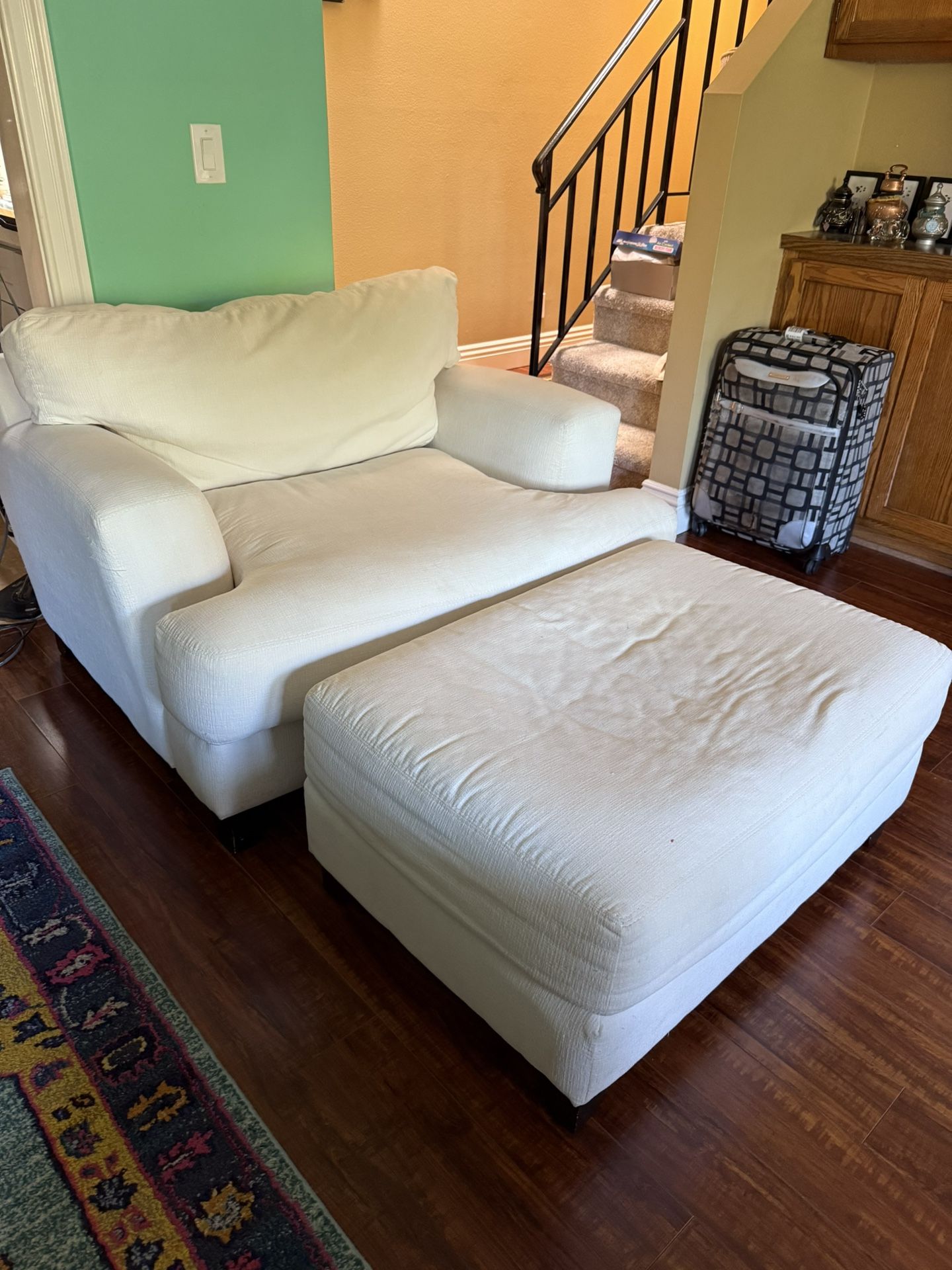 Chaise Lounge Chair And Foot Rest