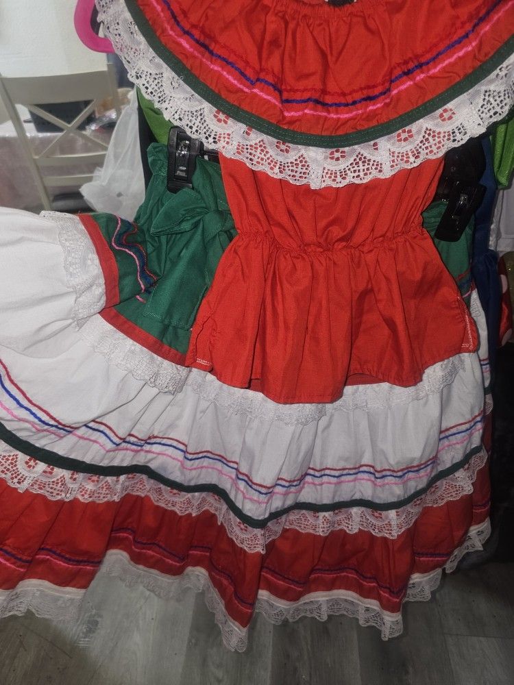 Folclorico Ser Skirt And Size 4/6 For Kids