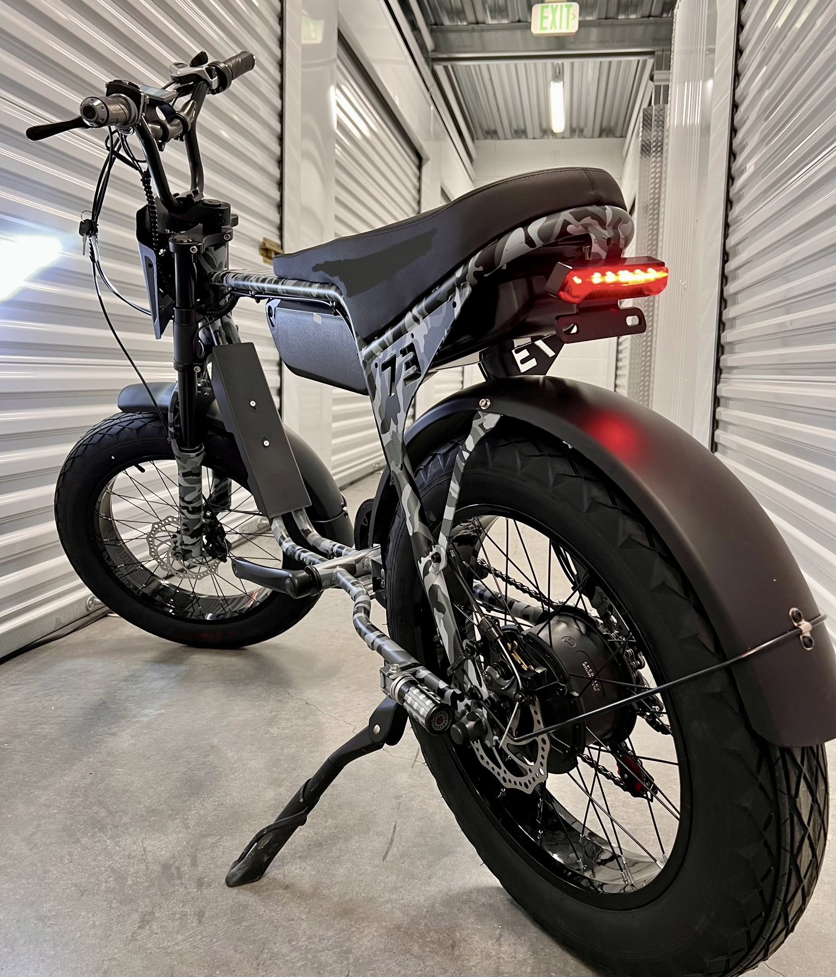 750 Watt Electric E-Bike, 35Mph, Miami Style, 20x4.0 Fat Tire 