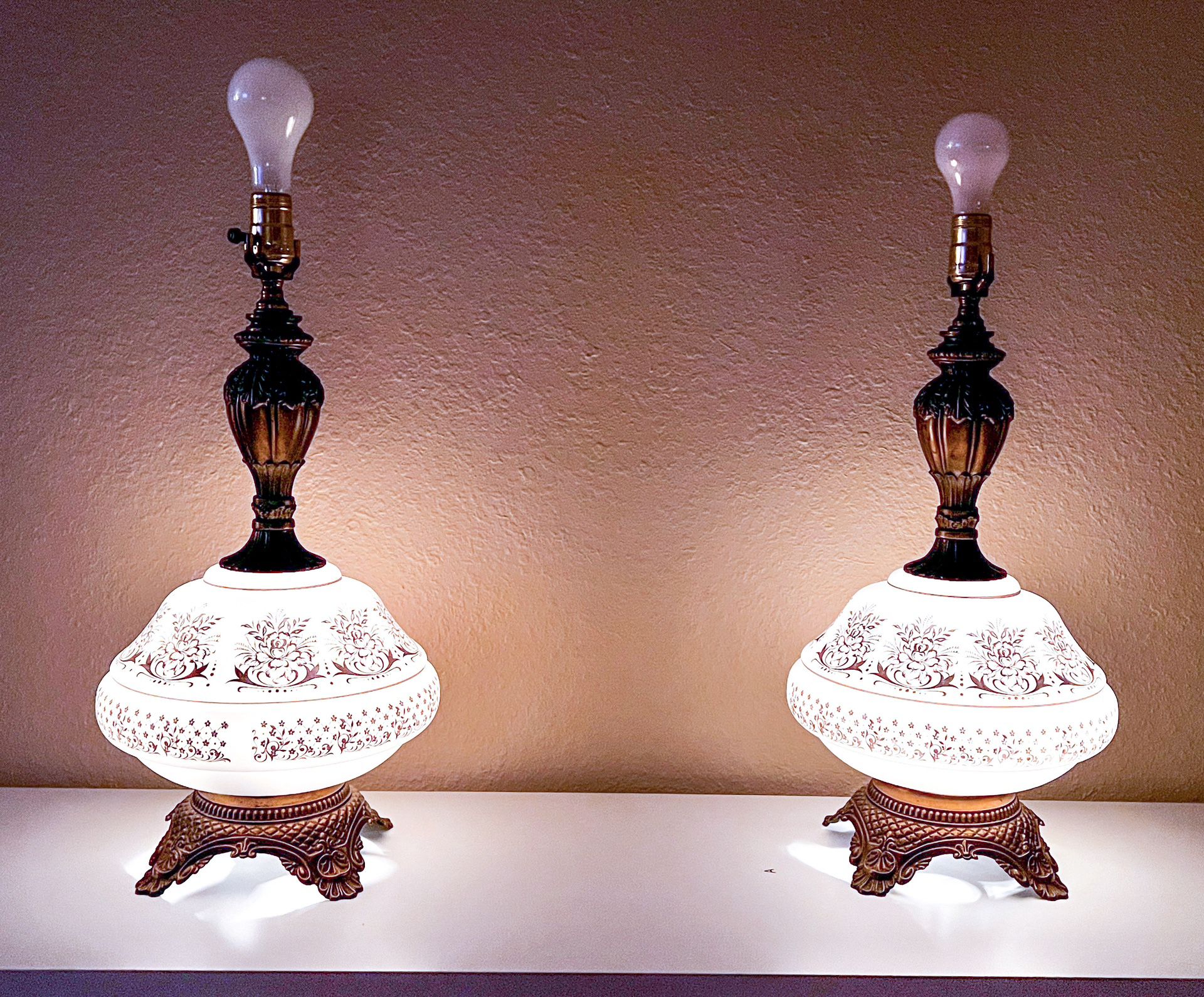 Set Vintage Mid Century Table Lamp White Gold Metal Base 28" Tall 3 Way Lighting