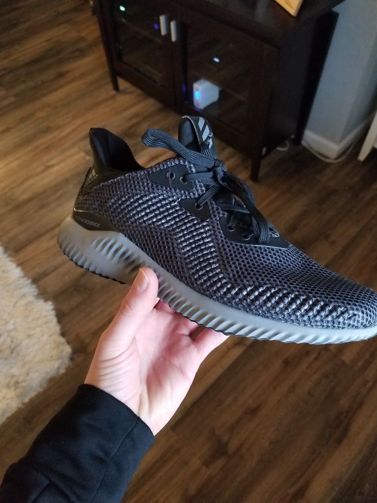 Women's Adidas Alphabounce Size 9