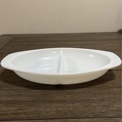 VINTAGE PYREX #1063 1 1/2 Quart Oval White Divided Casserole Serving Dish