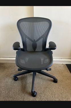 Herman Miller Aeron Chair. Size B