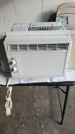 G.E. 5000 BTU A/C UNIT IN GREAT CONDITION ICE COLD AIR  QUIET EFFICIENT UNIT WORKS GREAT