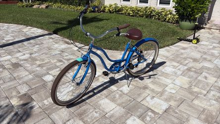 Blue Schwinn Largo (Women’s bike)