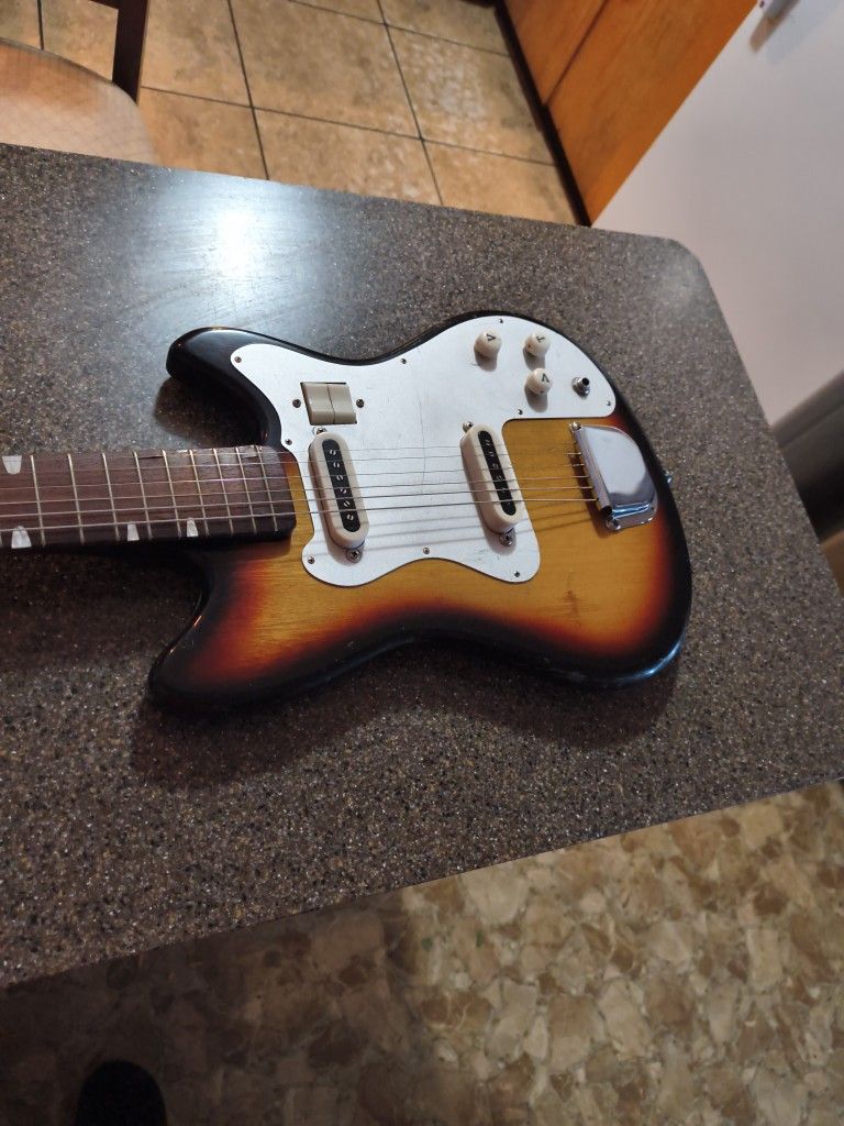 Electric Guitar / Guitarra Electrica Guyatone Kent-lg 65