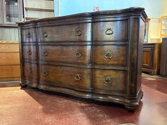 THOMASVILLE Hills of Tuscany Lucca Doublewide Dresser