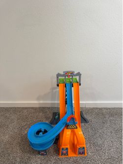 Fisher-Price Little People Launch & Loop Raceway (Hot Wheels Edition)
