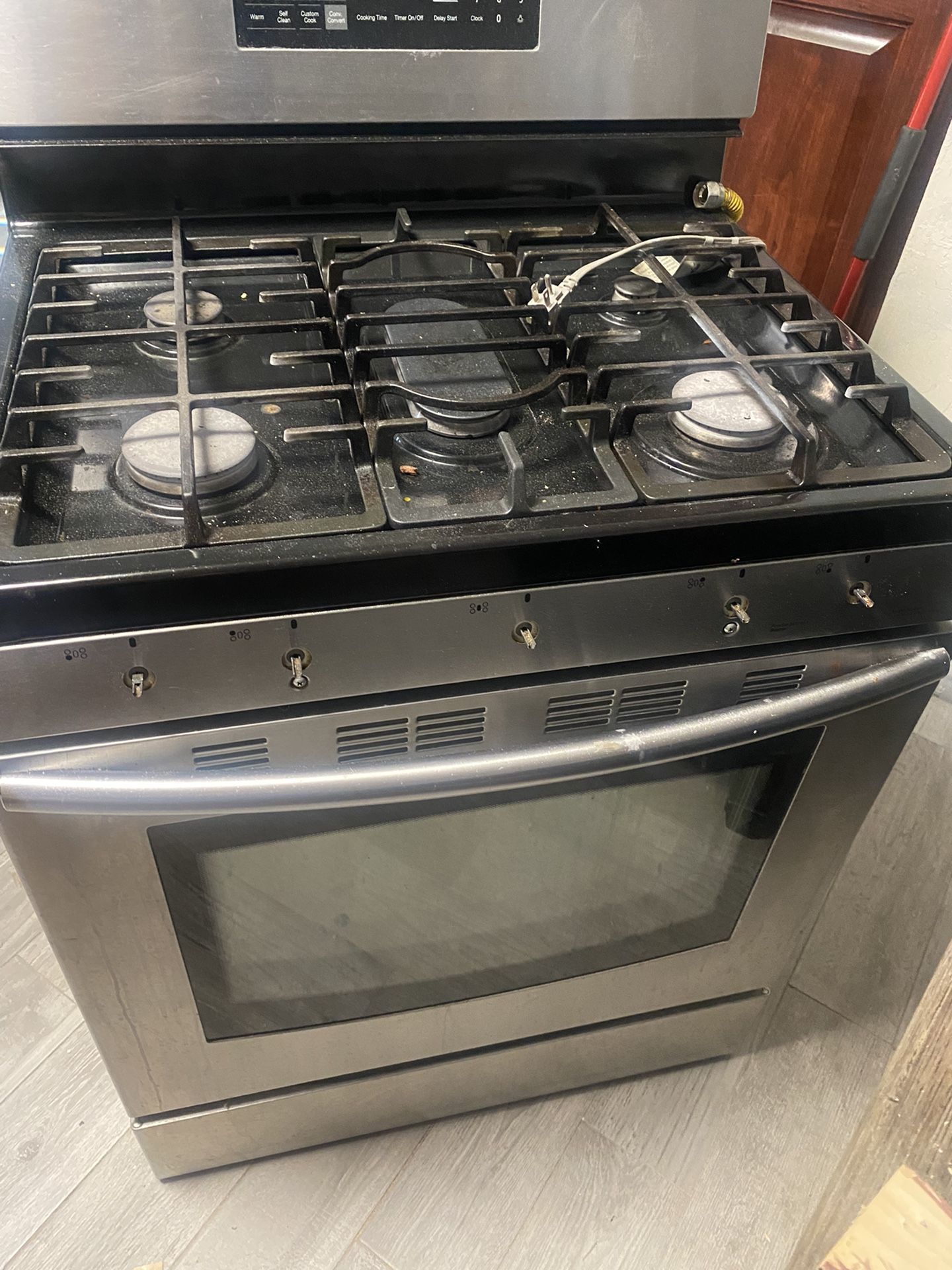 Gas Stove And Microwave 