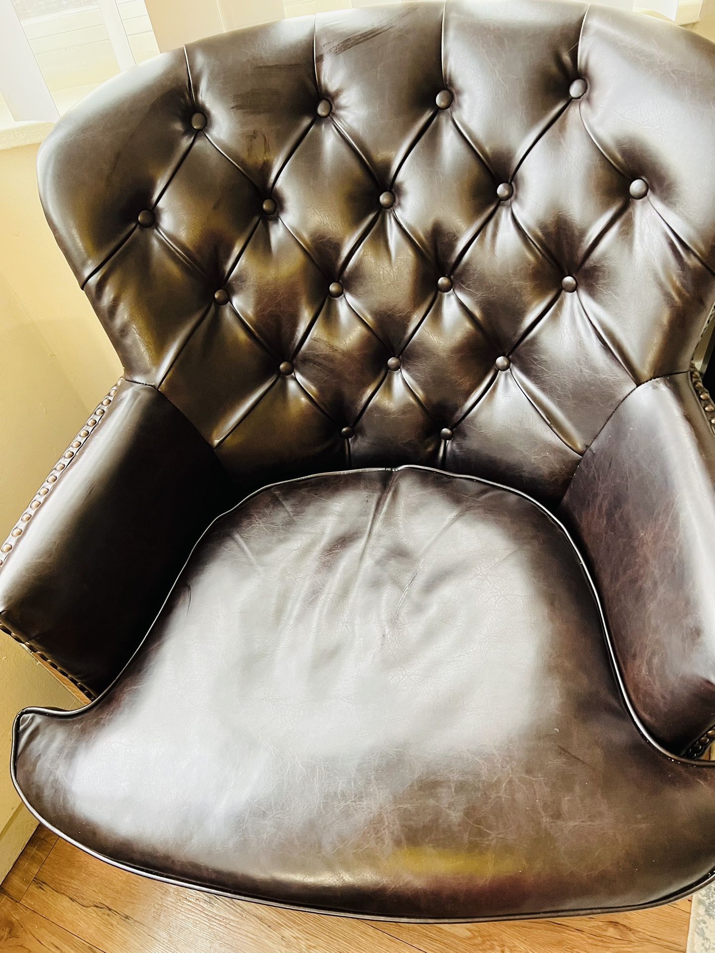 Leather Arm Chairs With Ottoman 