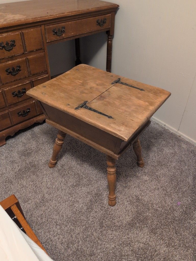 Flip Top Storage Thing End Table 