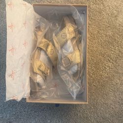louis vuitton woman’s slides
