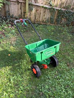 Scotts SpeedyGreen 3000 Broadcast Lawn Spreader