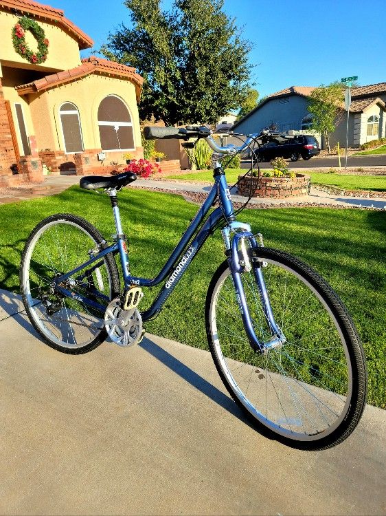 700c Diamondback Vital 2 Sport Hybrid Comfort Bike (Great Condition ...