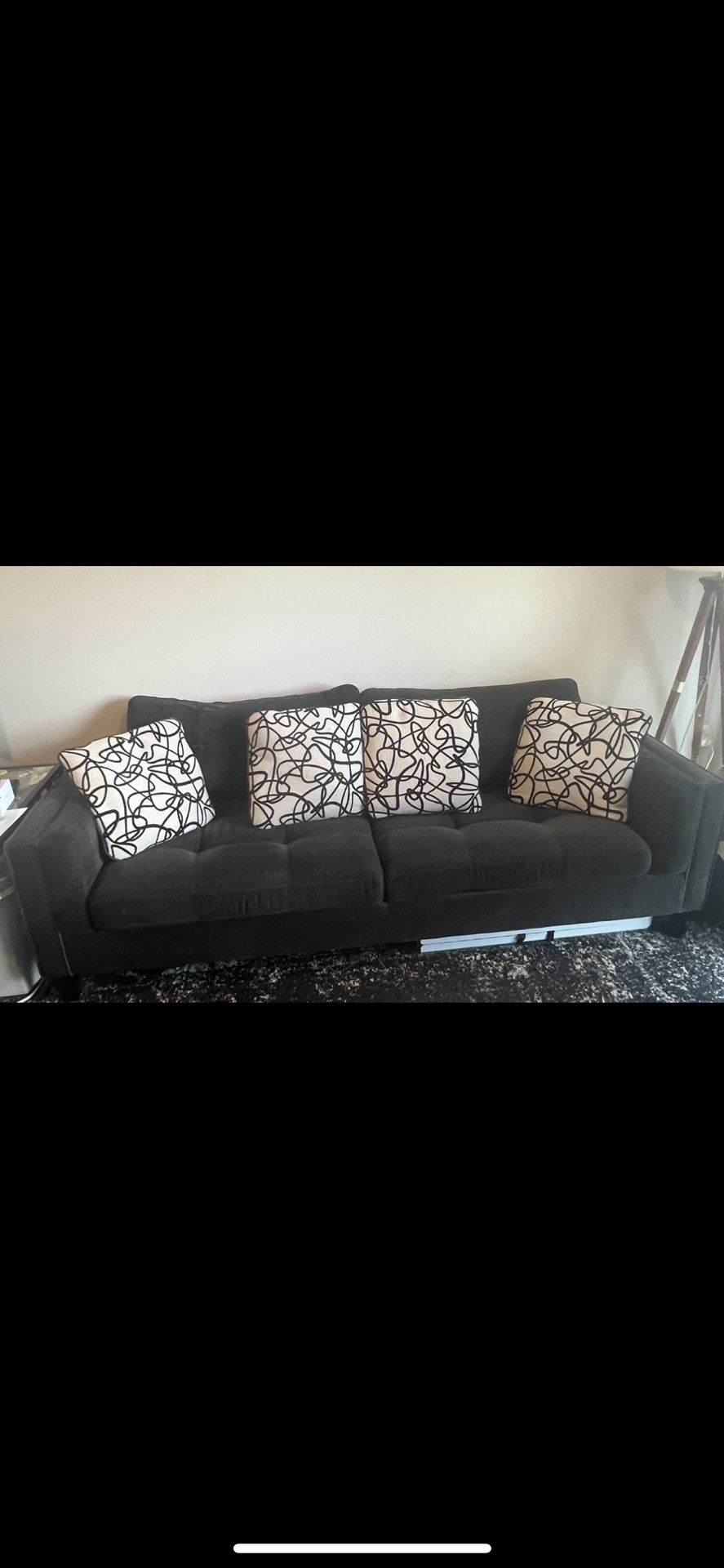 Sofa w accent pillows (pickup only, Negotiable)