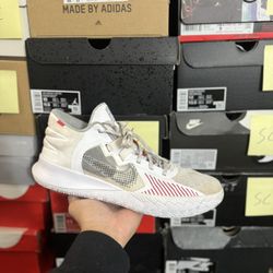 Kyrie Flytrap V Wolf Grey size 11.5 USED