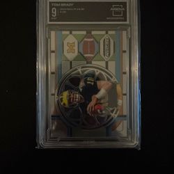 2019 Tom Brady #100 Panini Prizm DP - GRADED 9