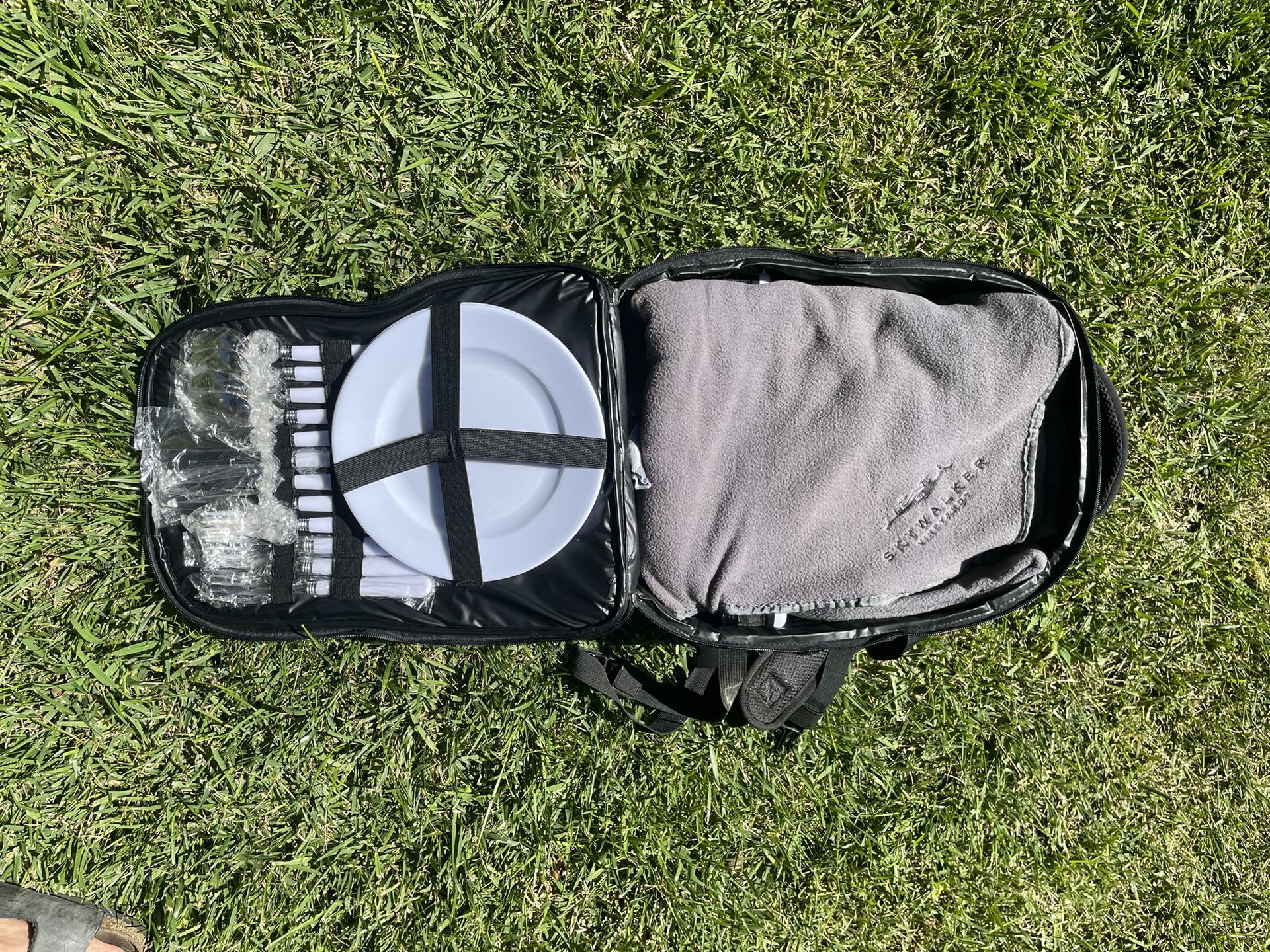 Skywalker Vineyards Picnic Backpack Set