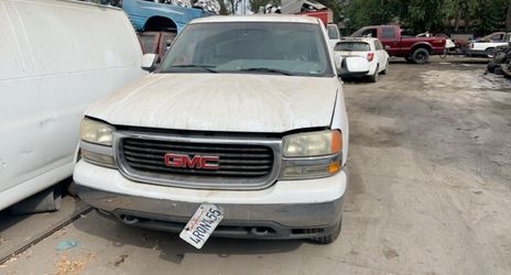 2002 GMC Yukon parts only!!