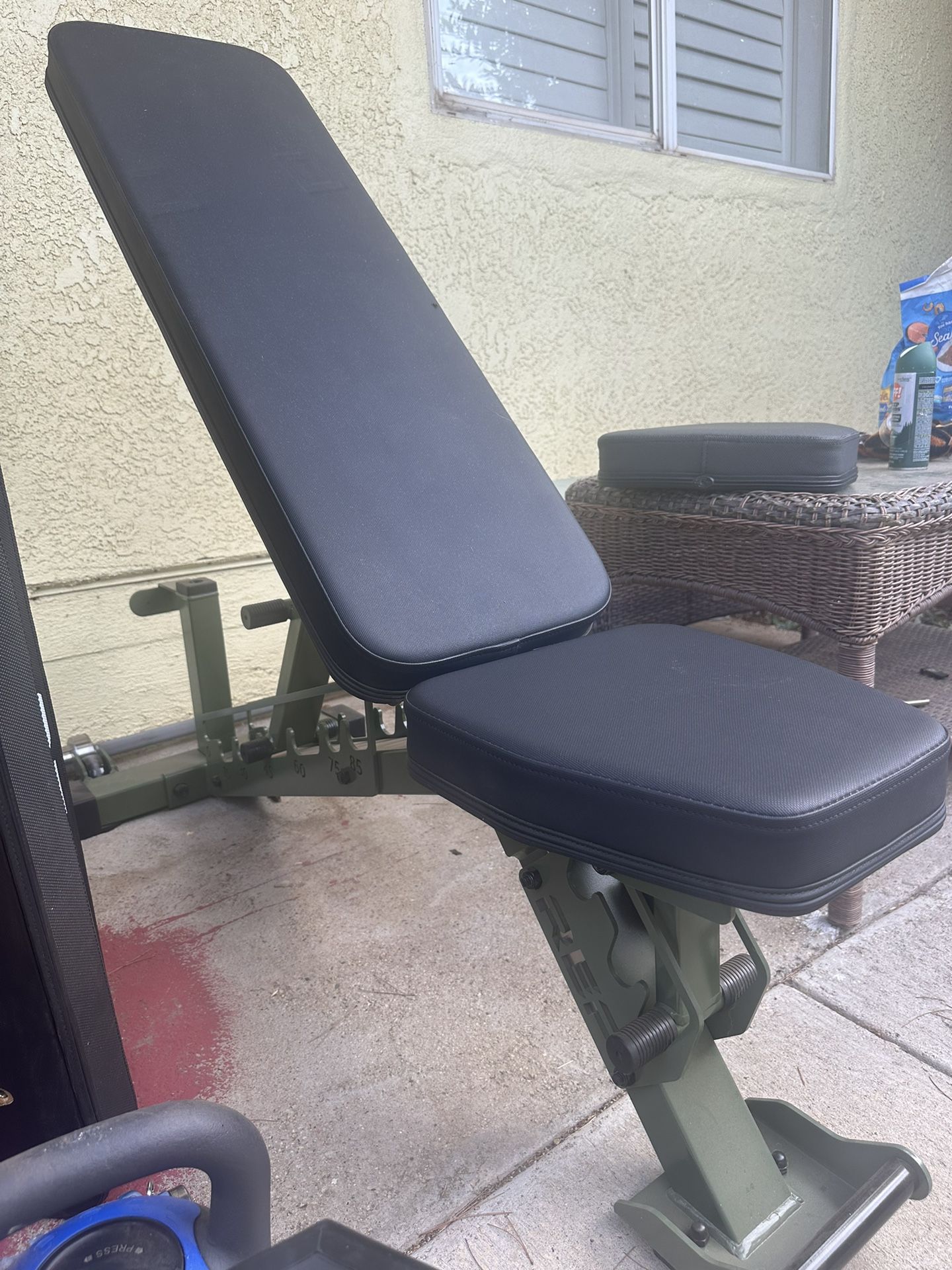 REP  Bench & Barbell